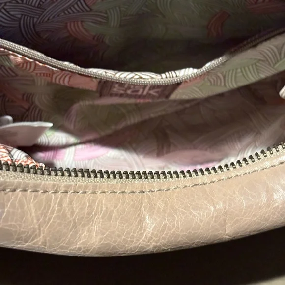 The Sak Beige and Black Leather Shoulder Kendra Bag - Picture 6 of 8